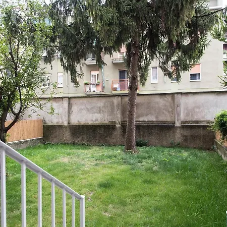 1 Bedroom Flat With Garden 밀라노