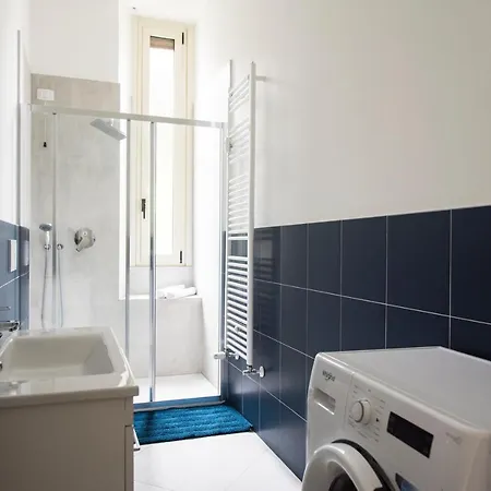 1 Bedroom Flat With Garden ميلان