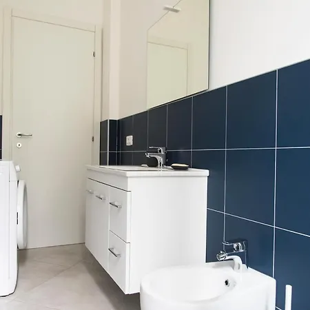 1 Bedroom Flat With Garden شقة *